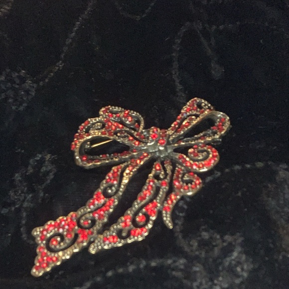Red ribbon rhinestone pin - Picture 2 of 4